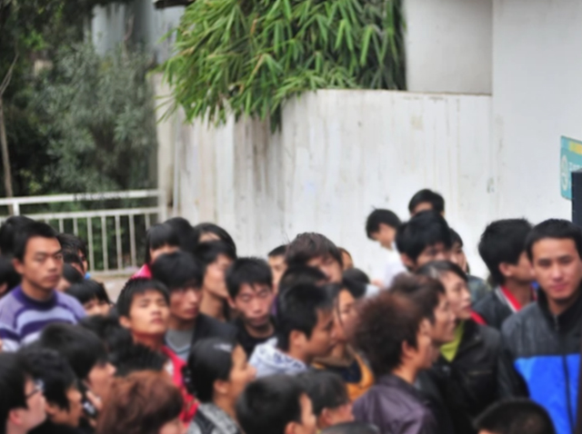 工厂直招好还是劳务派遣好